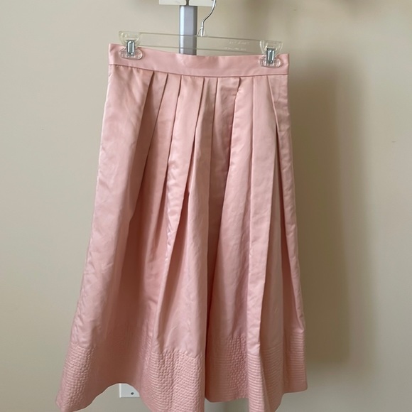 Banana Republic Dresses & Skirts - Banana Republic peach pleated midi skirt, size US 2